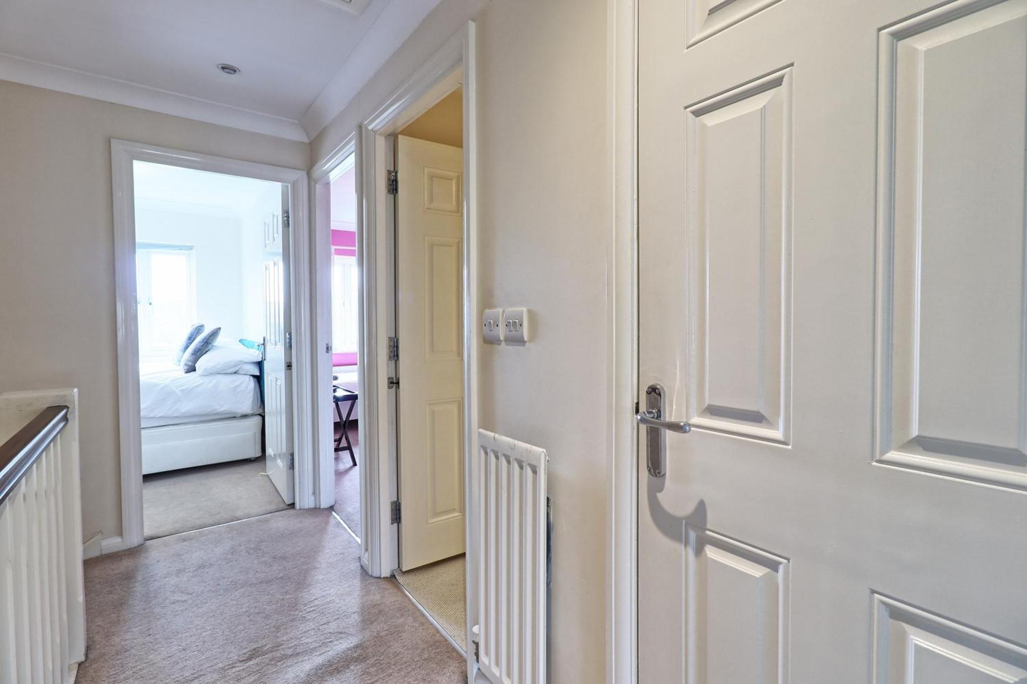 By Buildersbeds - Paignton House 4 Bedrooms Harold Wood Екстериор снимка
