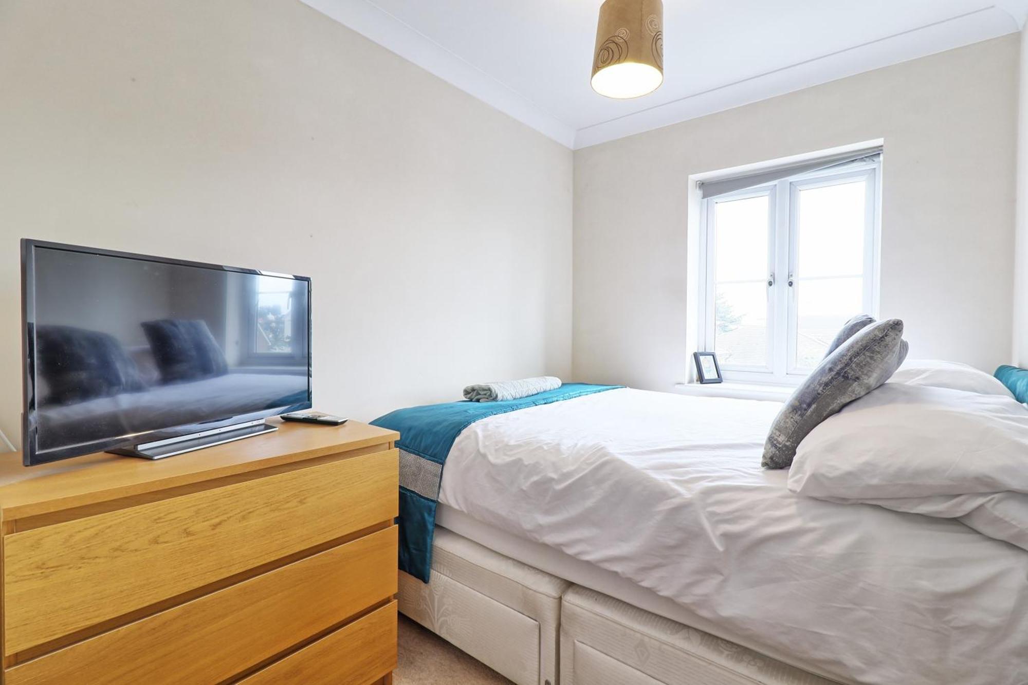 By Buildersbeds - Paignton House 4 Bedrooms Harold Wood Екстериор снимка
