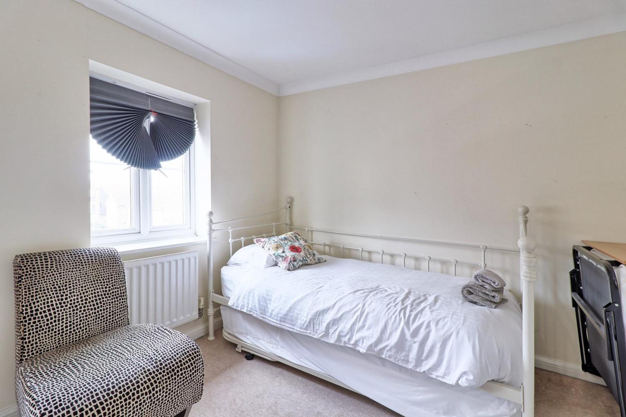 By Buildersbeds - Paignton House 4 Bedrooms Harold Wood Екстериор снимка