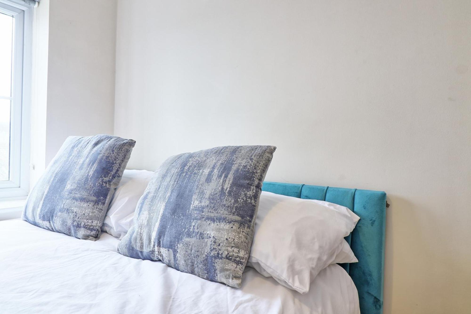 By Buildersbeds - Paignton House 4 Bedrooms Harold Wood Екстериор снимка