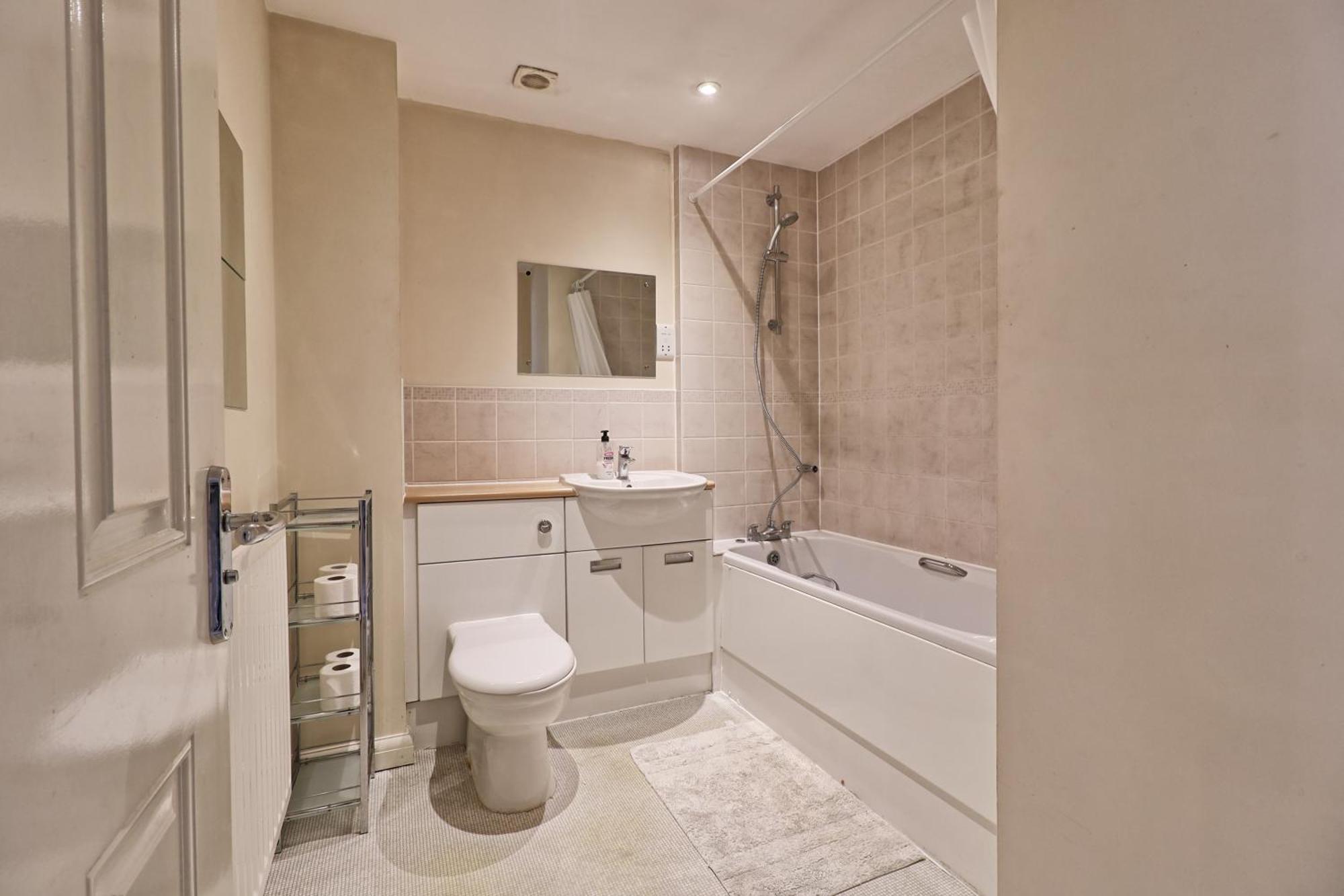 By Buildersbeds - Paignton House 4 Bedrooms Harold Wood Екстериор снимка