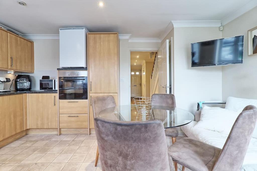 By Buildersbeds - Paignton House 4 Bedrooms Harold Wood Екстериор снимка